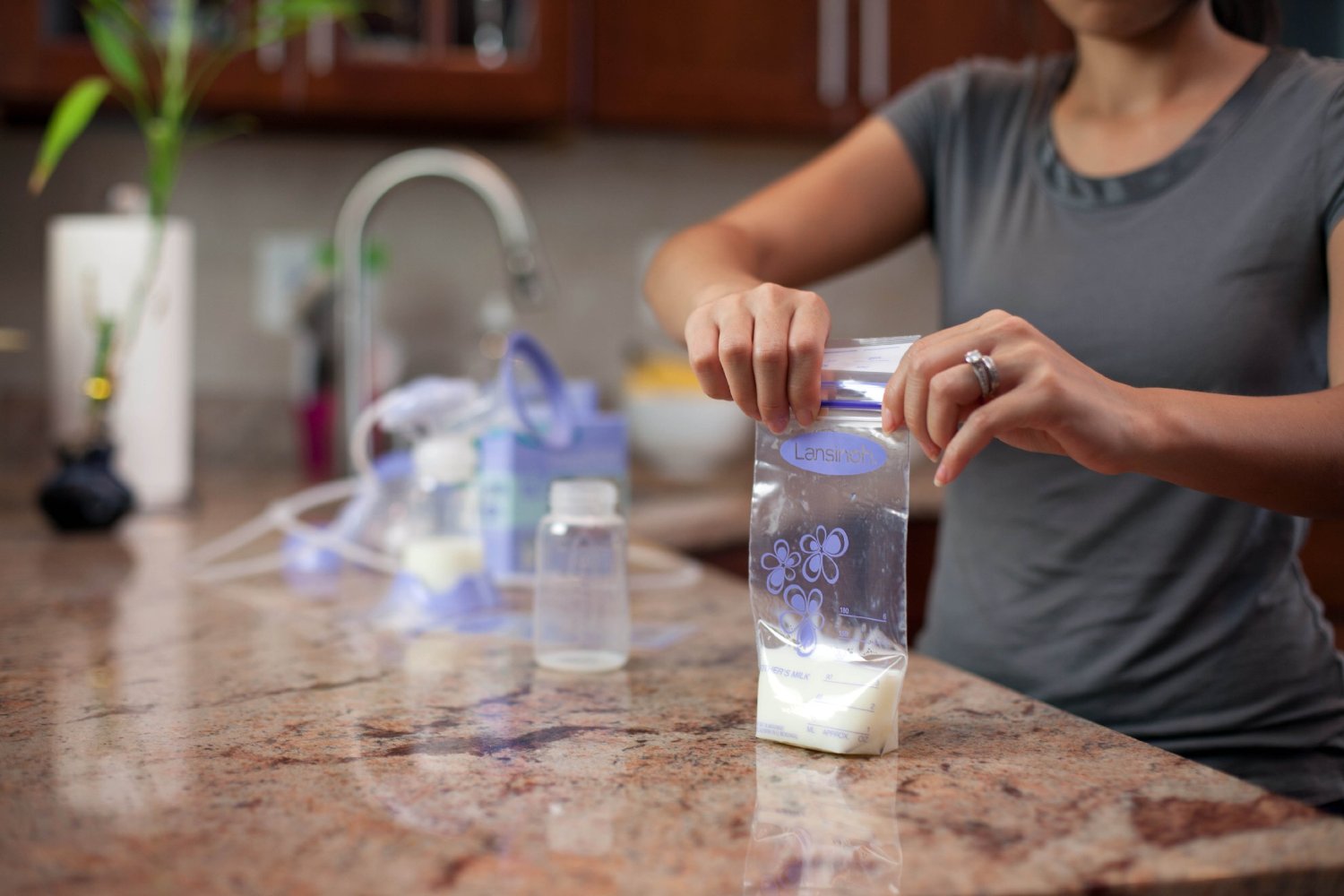 cách dùng máy hâm sữa cho bé